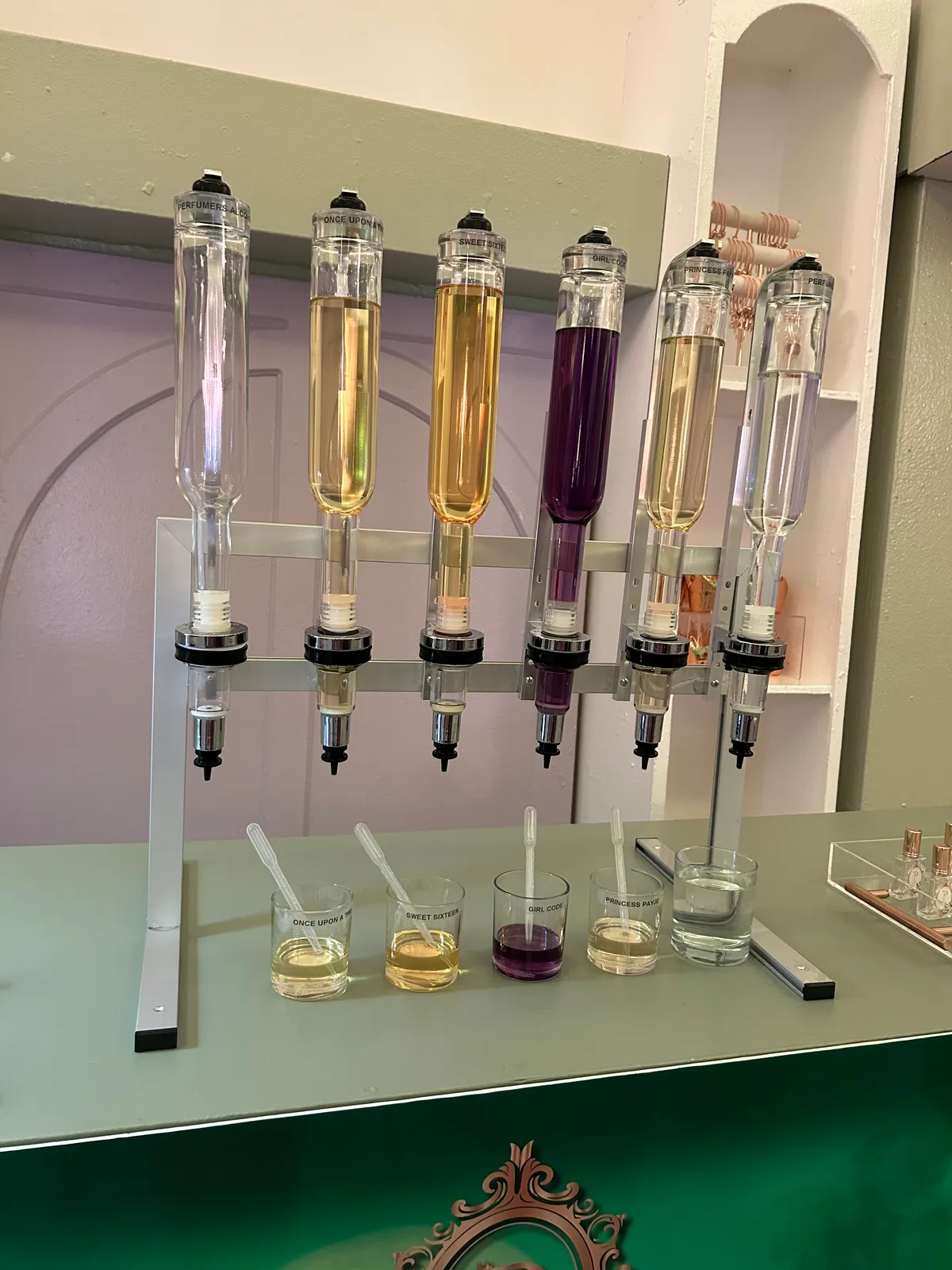 Perfume bottle rack with mixed scents